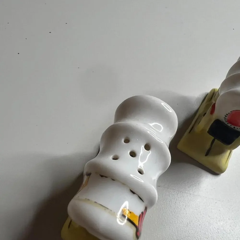 Vintage Yellow Covered Wagon Retro Western Salt &‎ Pepper Shaker Set Japan